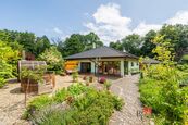 Moderní bungalov se dvěma bytovými jednotkami a pozemkem 2 836 m, cena 14490000 CZK / objekt, nabízí 