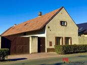 Exkluzivní prodej rodinného domu s pozemkem 2 927 m2 a výhledem na horu Říp, cena 5499000 CZK / objekt, nabízí 